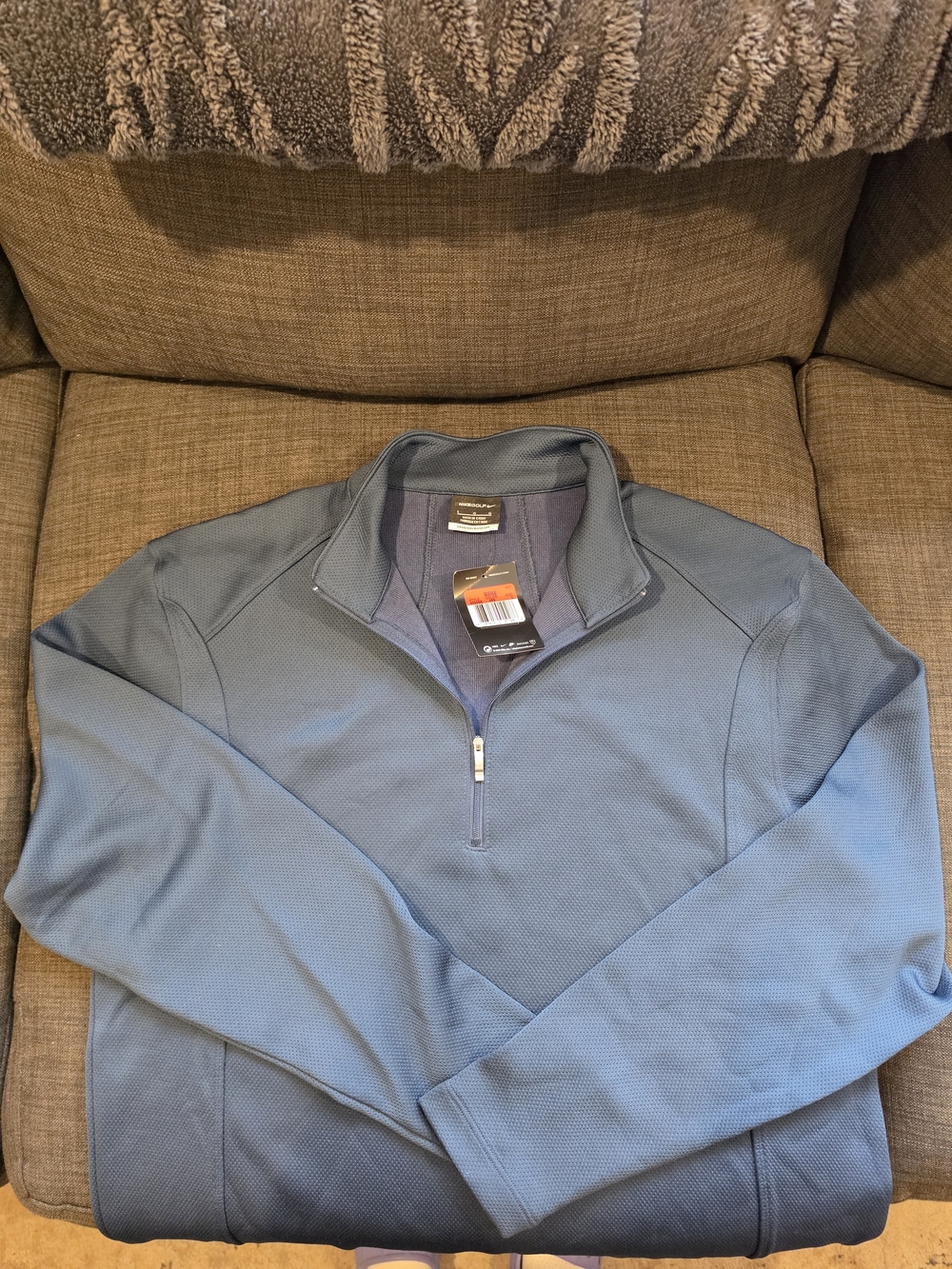 Nike Men's Quarter-Zip Golf Pullover in Navy Blue